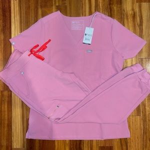 Figs Chalk Pink Scrub Set